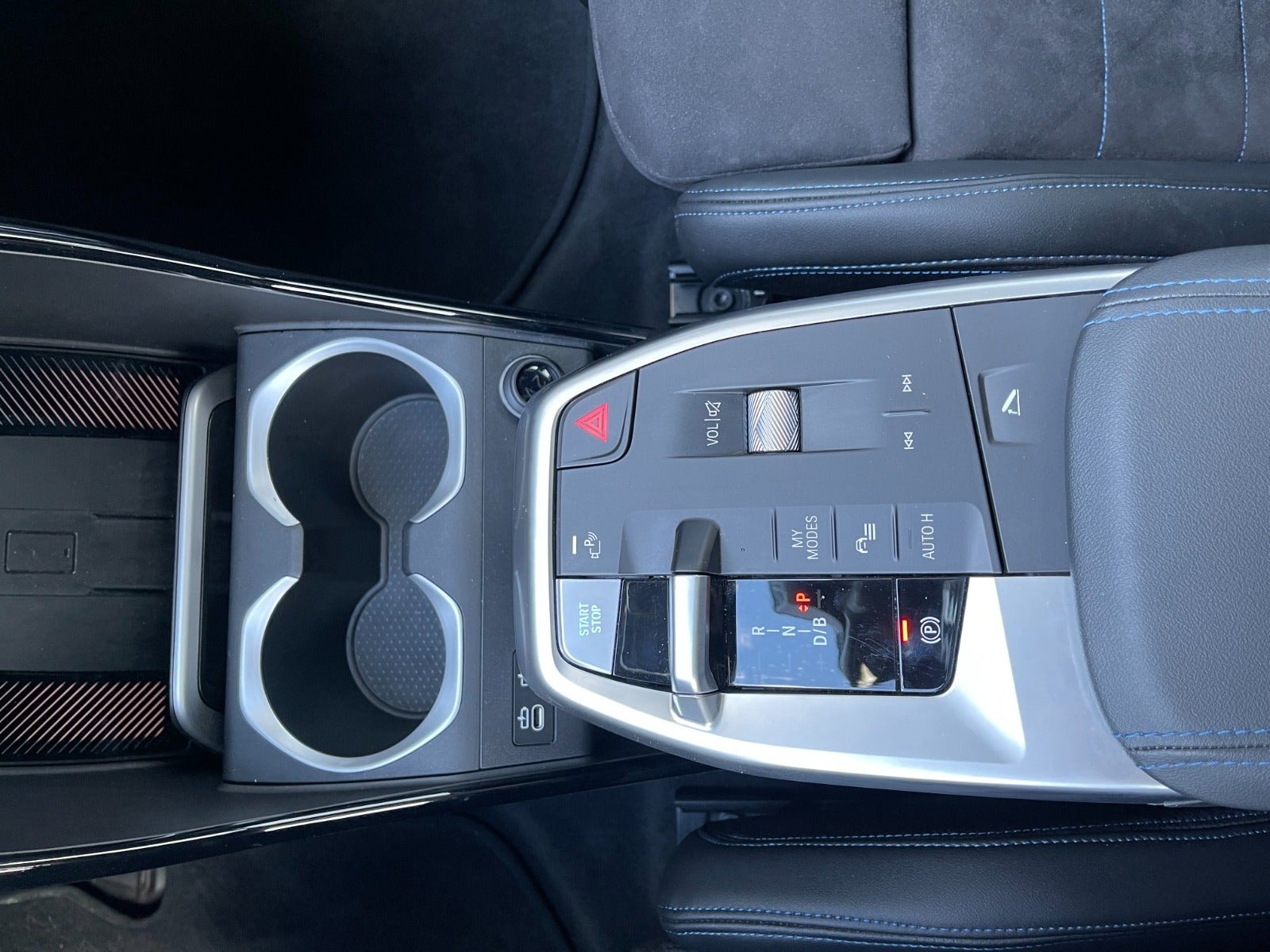 BMW iX1 eDrive20, 204ps, 2025