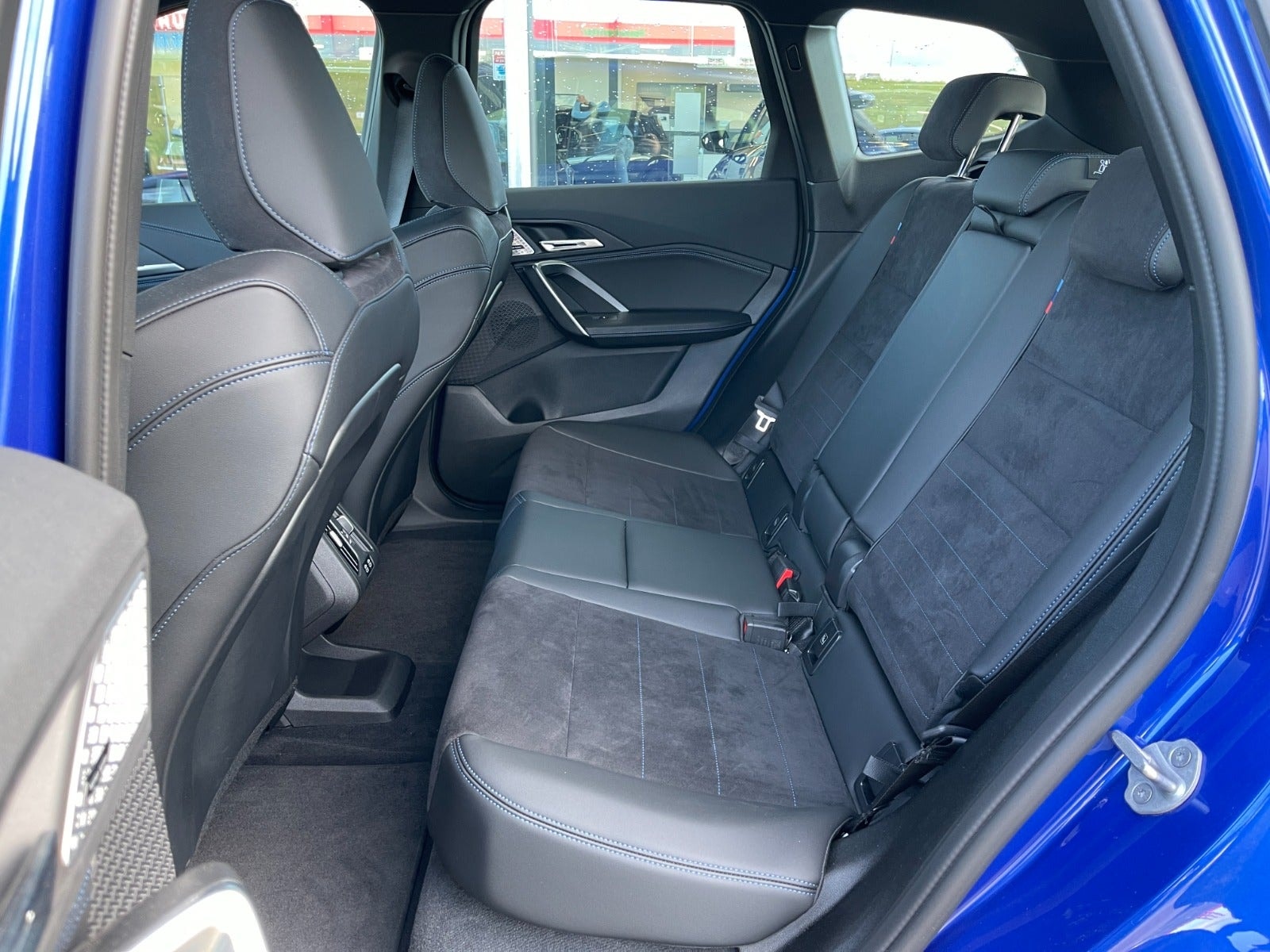 BMW iX1 eDrive20, 204ps, 2025