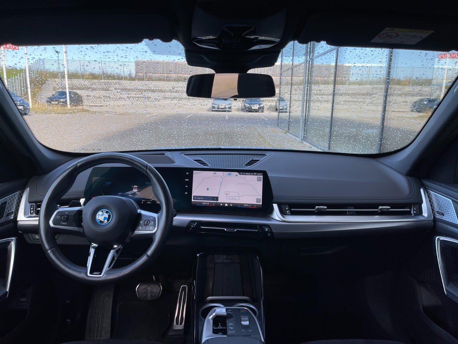 BMW iX1 eDrive20, 204ps, 2025