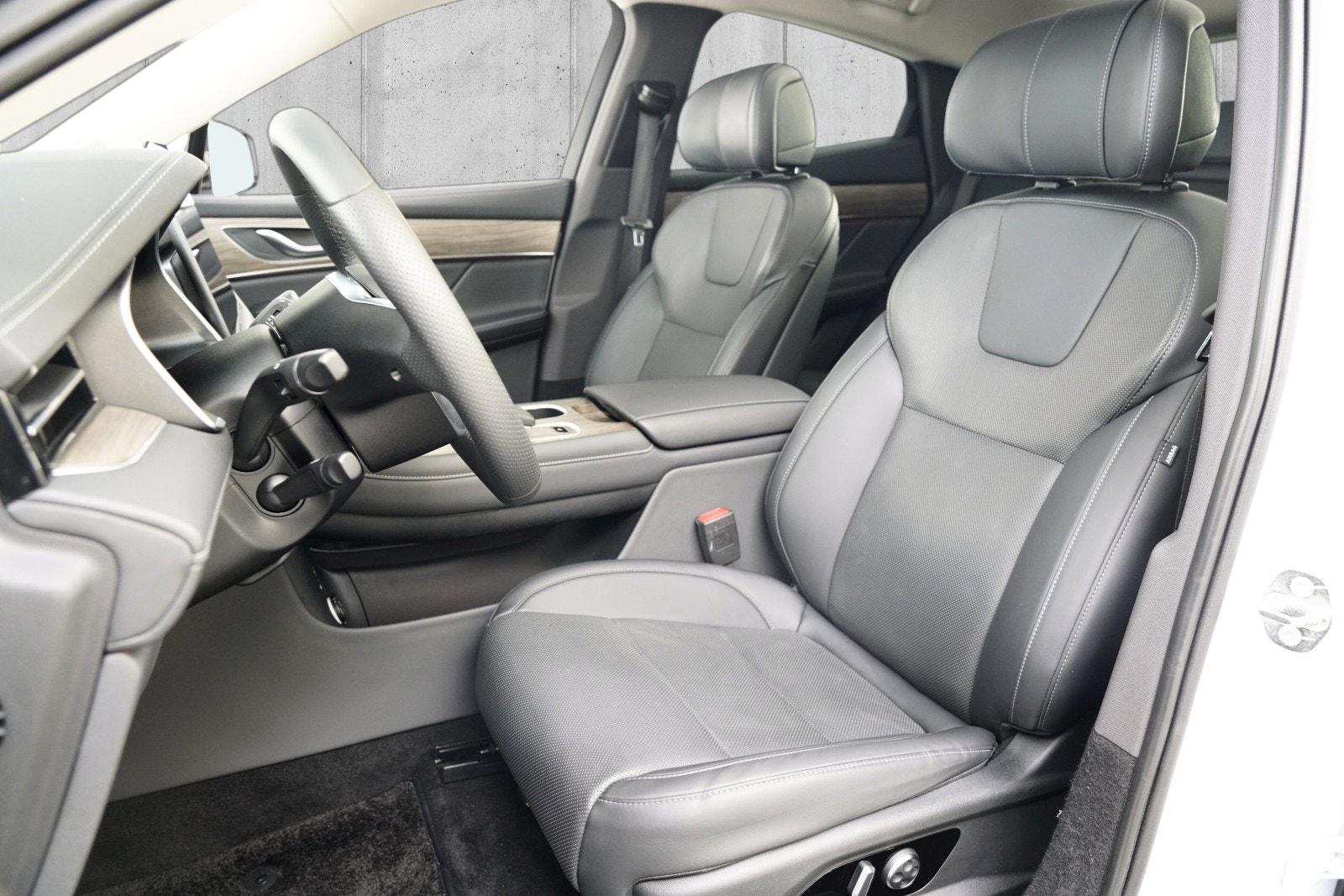 Seres 5 80 kWh AWD, 585ps, 2023