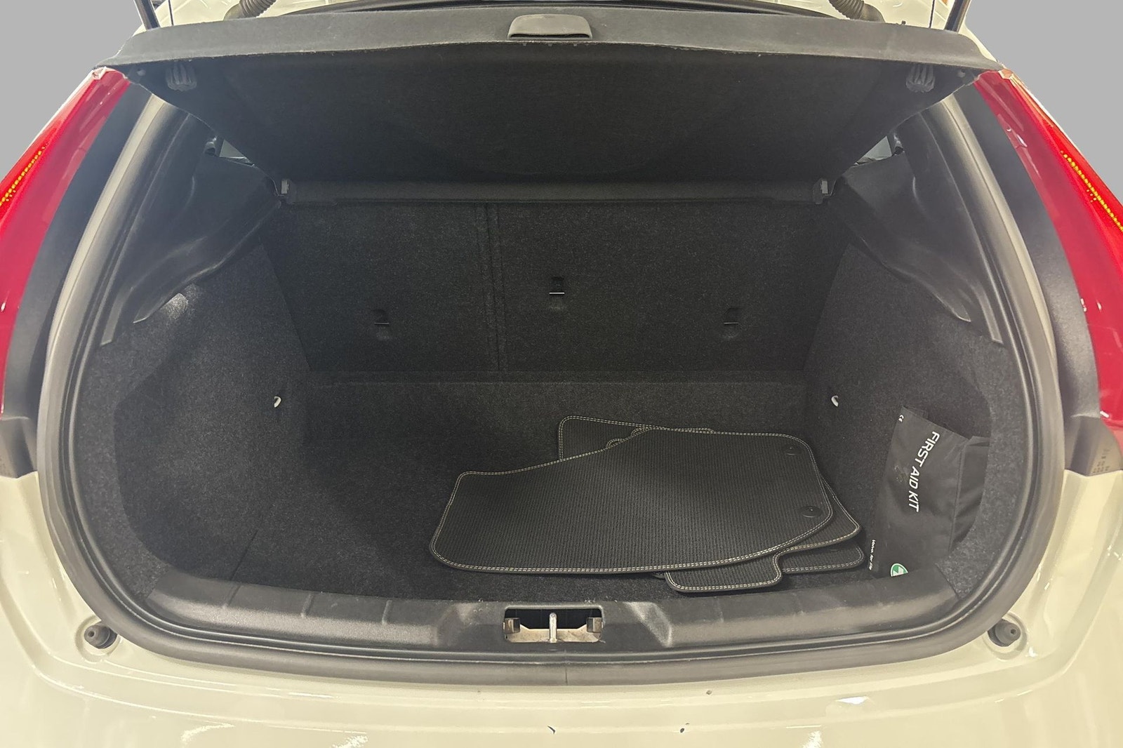 Volvo V40 T2 Manual, 6-trins, 122ps, 2017