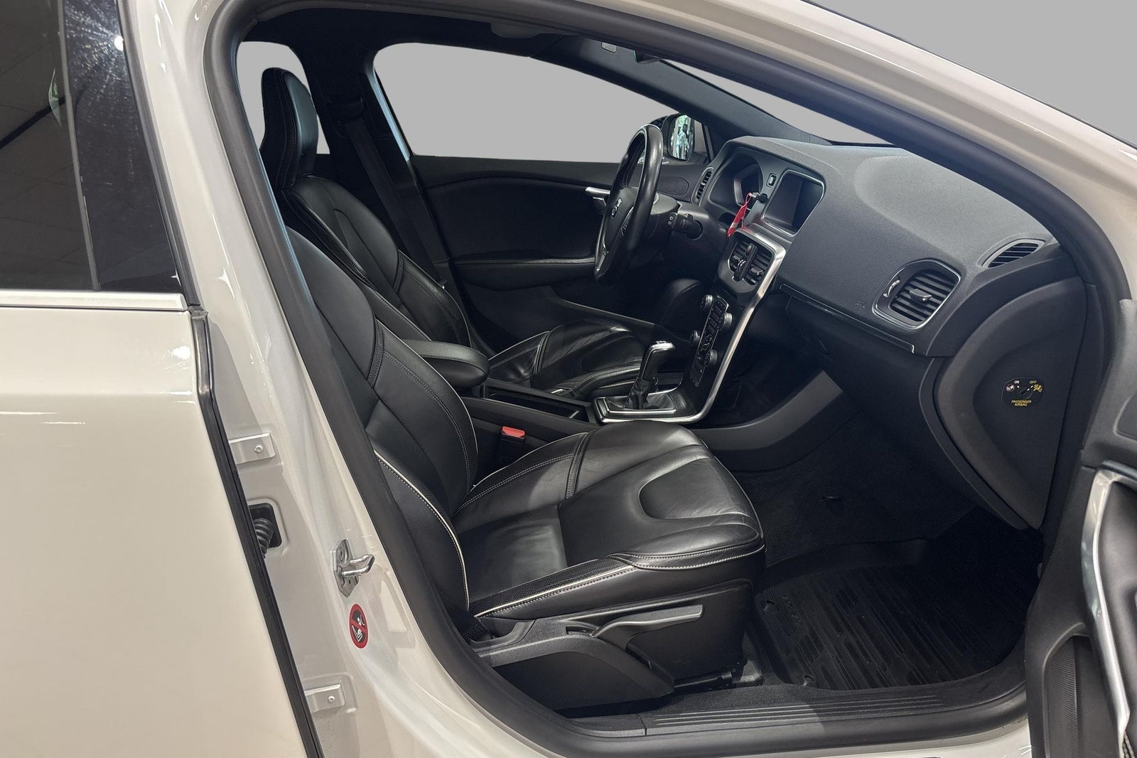 Volvo V40 T2 Manual, 6-trins, 122ps, 2017