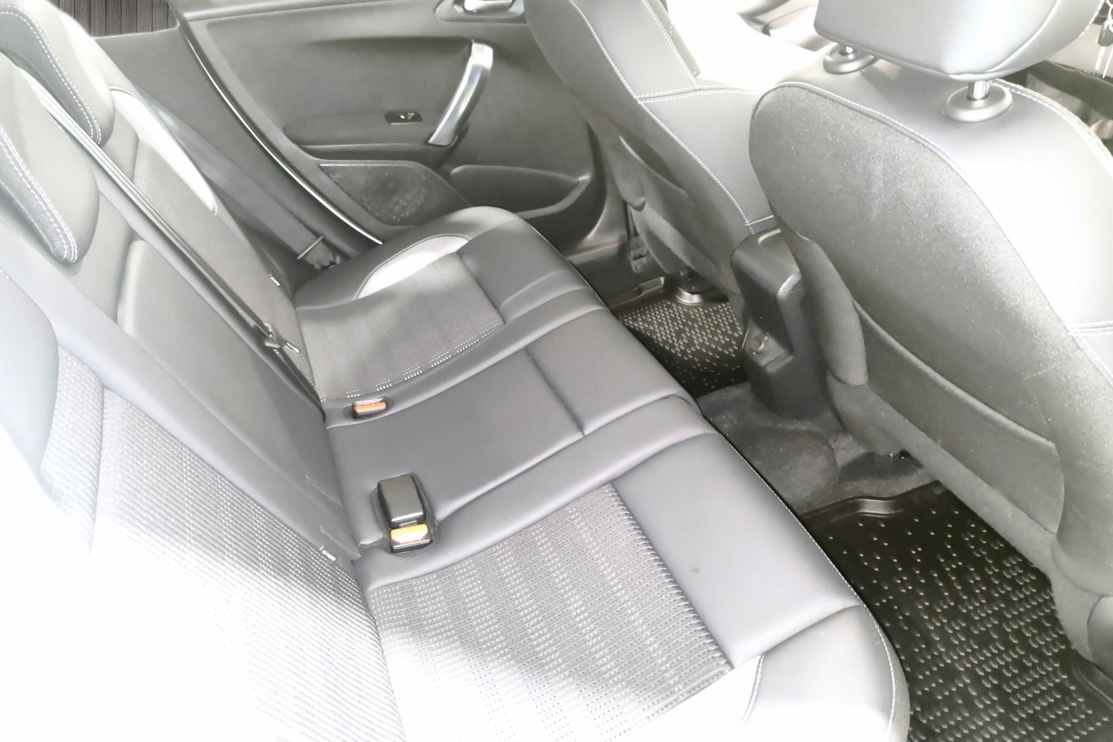 Peugeot 2008 1.2 PureTech 110 EAT, 6-trins, 110ps, 2018