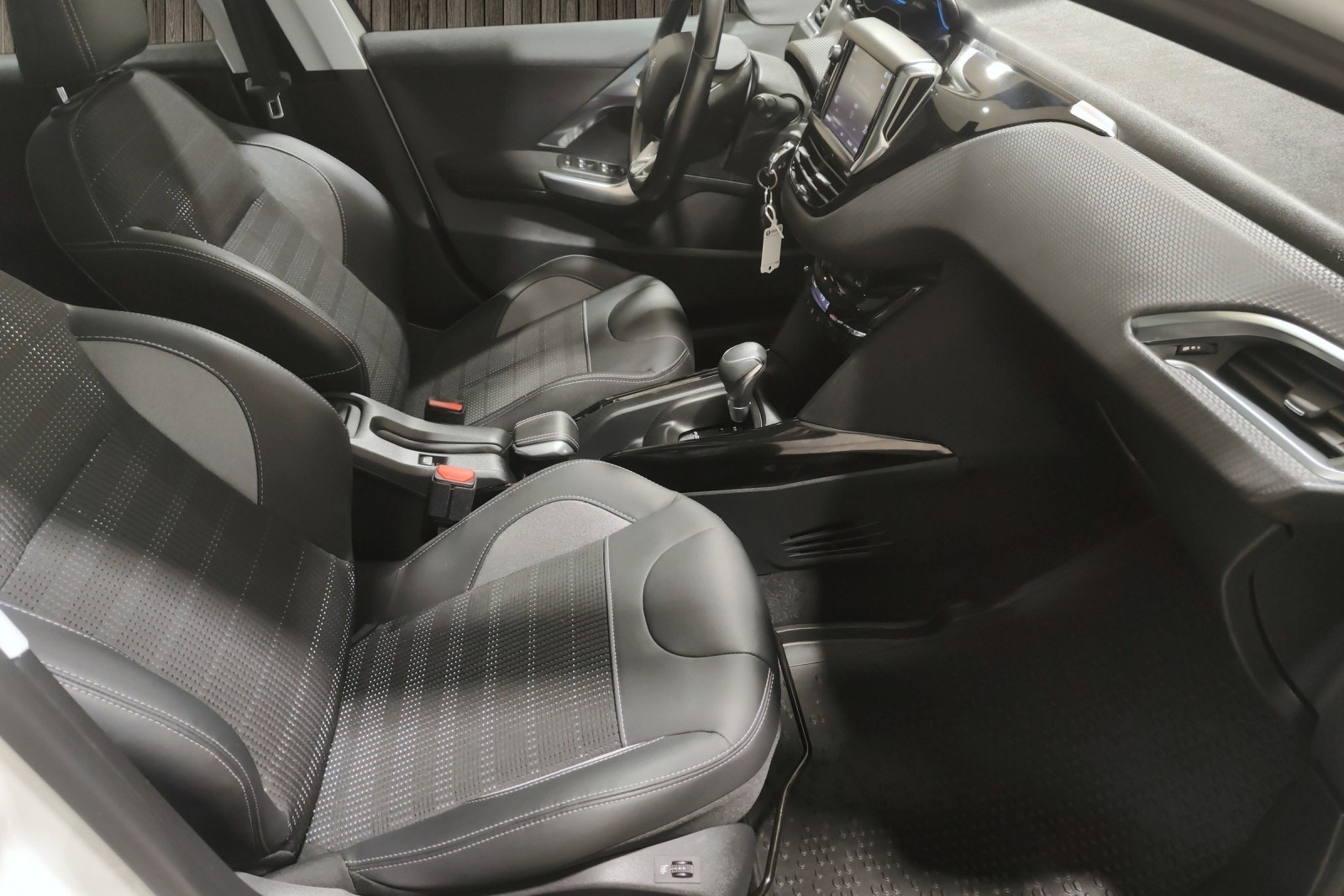 Peugeot 2008 1.2 PureTech 110 EAT, 6-trins, 110ps, 2018