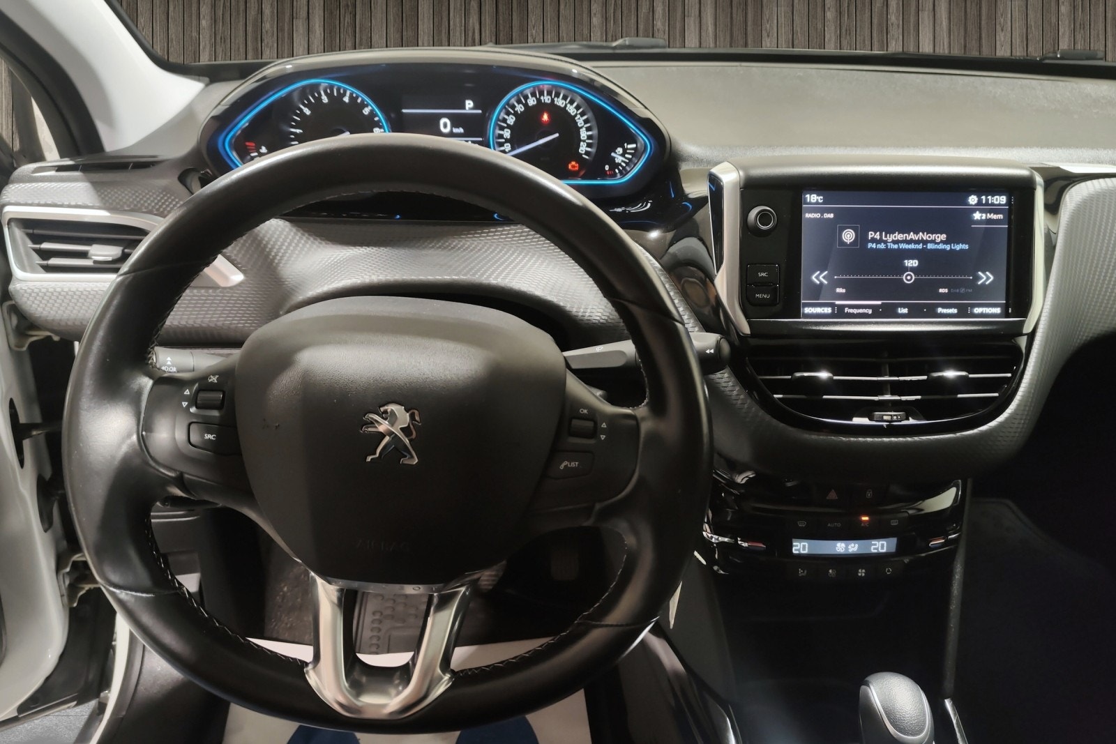 Peugeot 2008 1.2 PureTech 110 EAT, 6-trins, 110ps, 2018