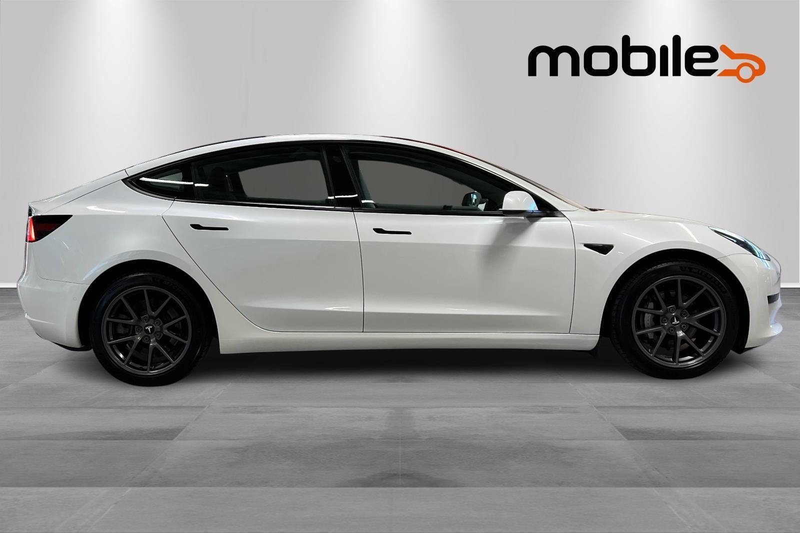 Tesla Model 3 Standard Range Plus, 325hp, 2021