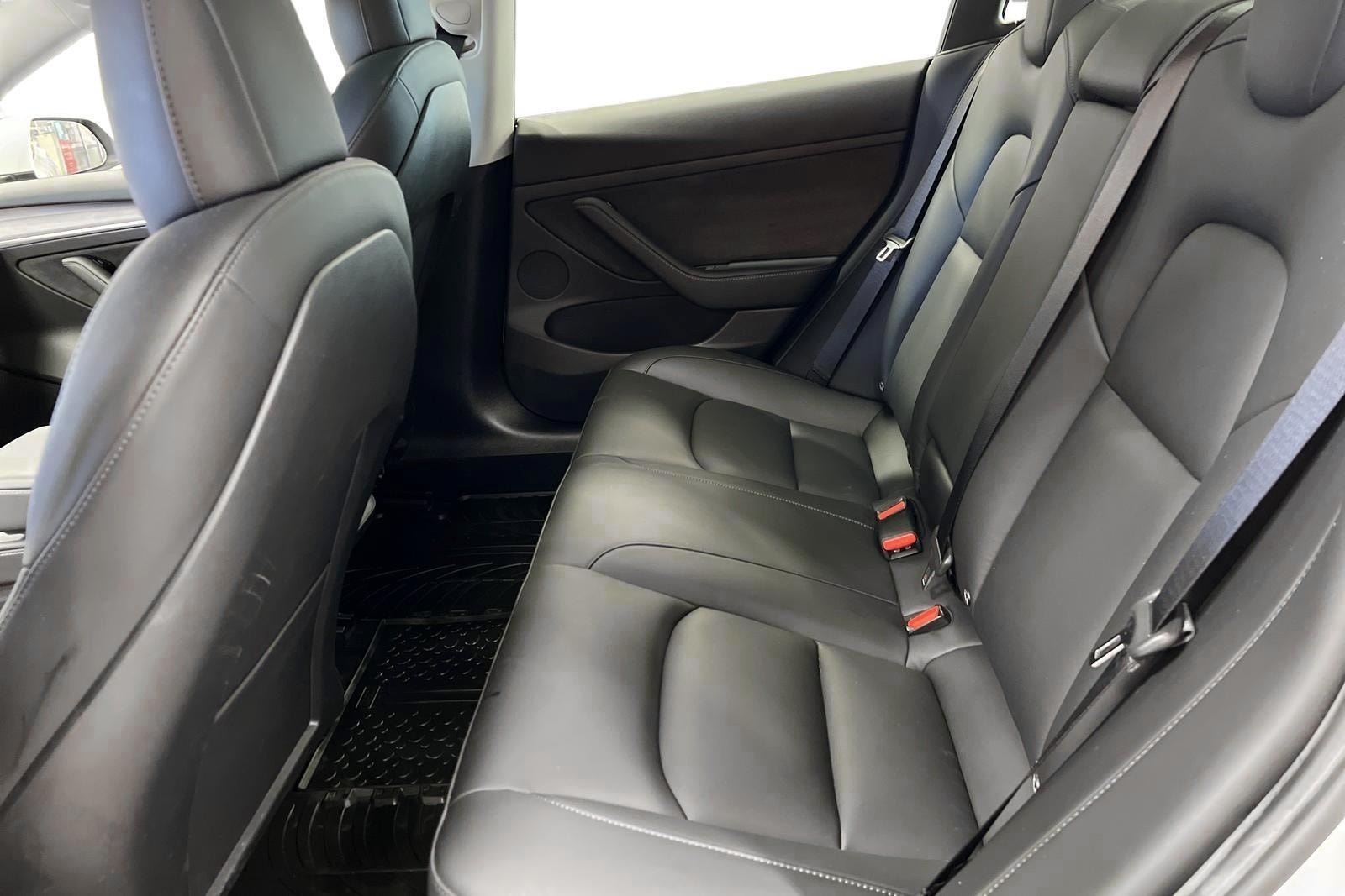 Tesla Model 3 Standard Range Plus, 325hp, 2021