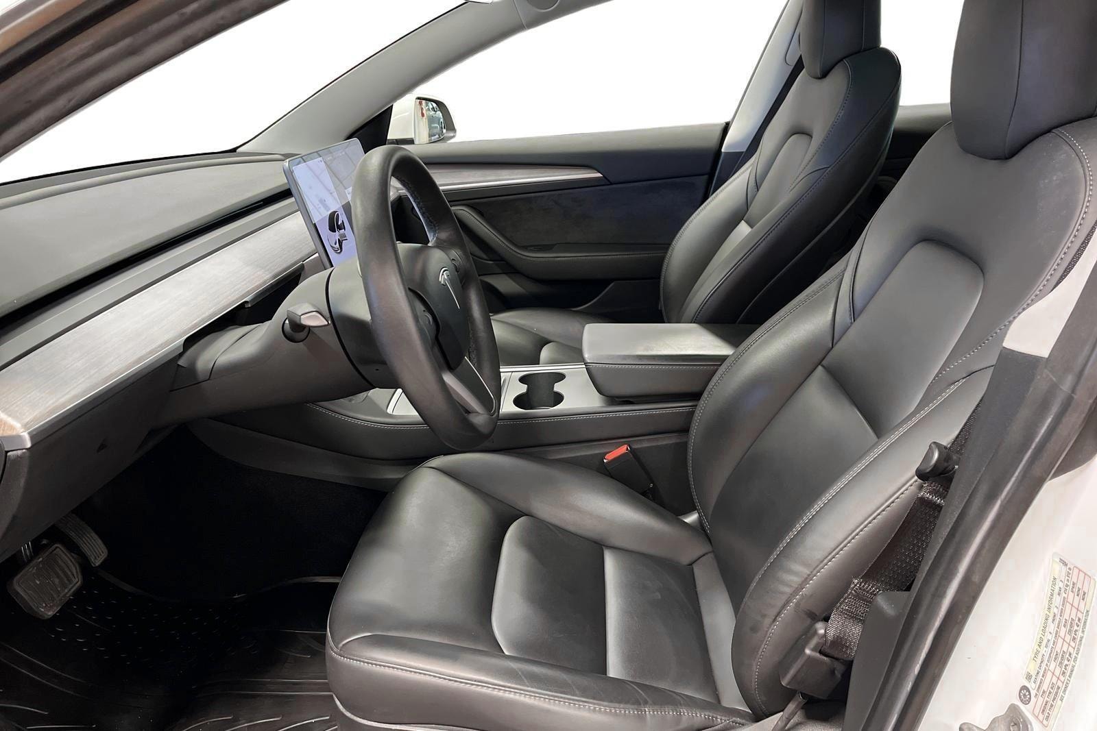 Tesla Model 3 Standard Range Plus, 325hp, 2021