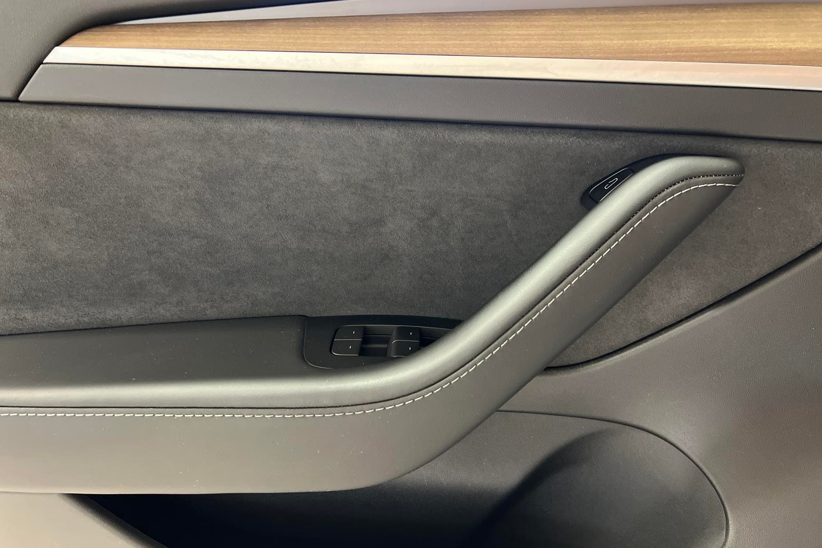 Tesla Model 3 Standard Range Plus, 325hp, 2021
