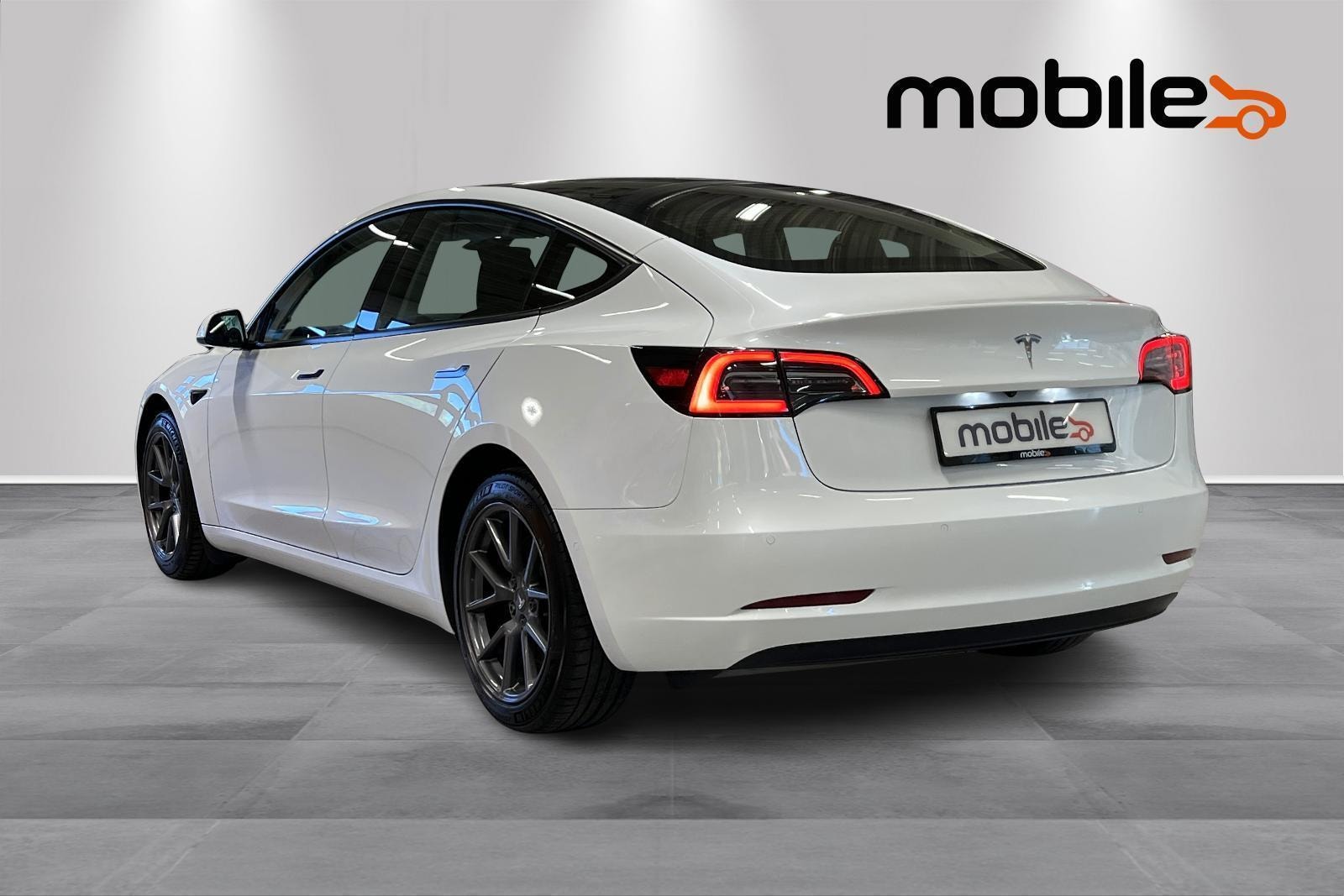 Tesla Model 3 Standard Range Plus, 325hp, 2021
