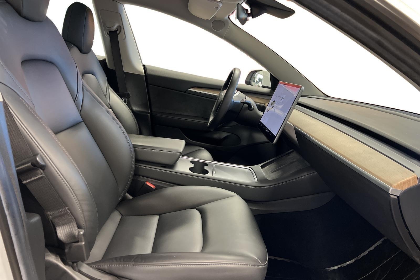 Tesla Model 3 Standard Range Plus, 325hp, 2021