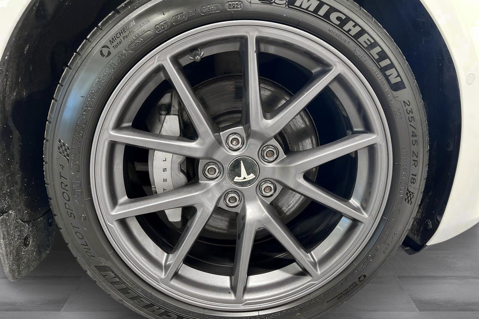 Tesla Model 3 Standard Range Plus, 325hp, 2021