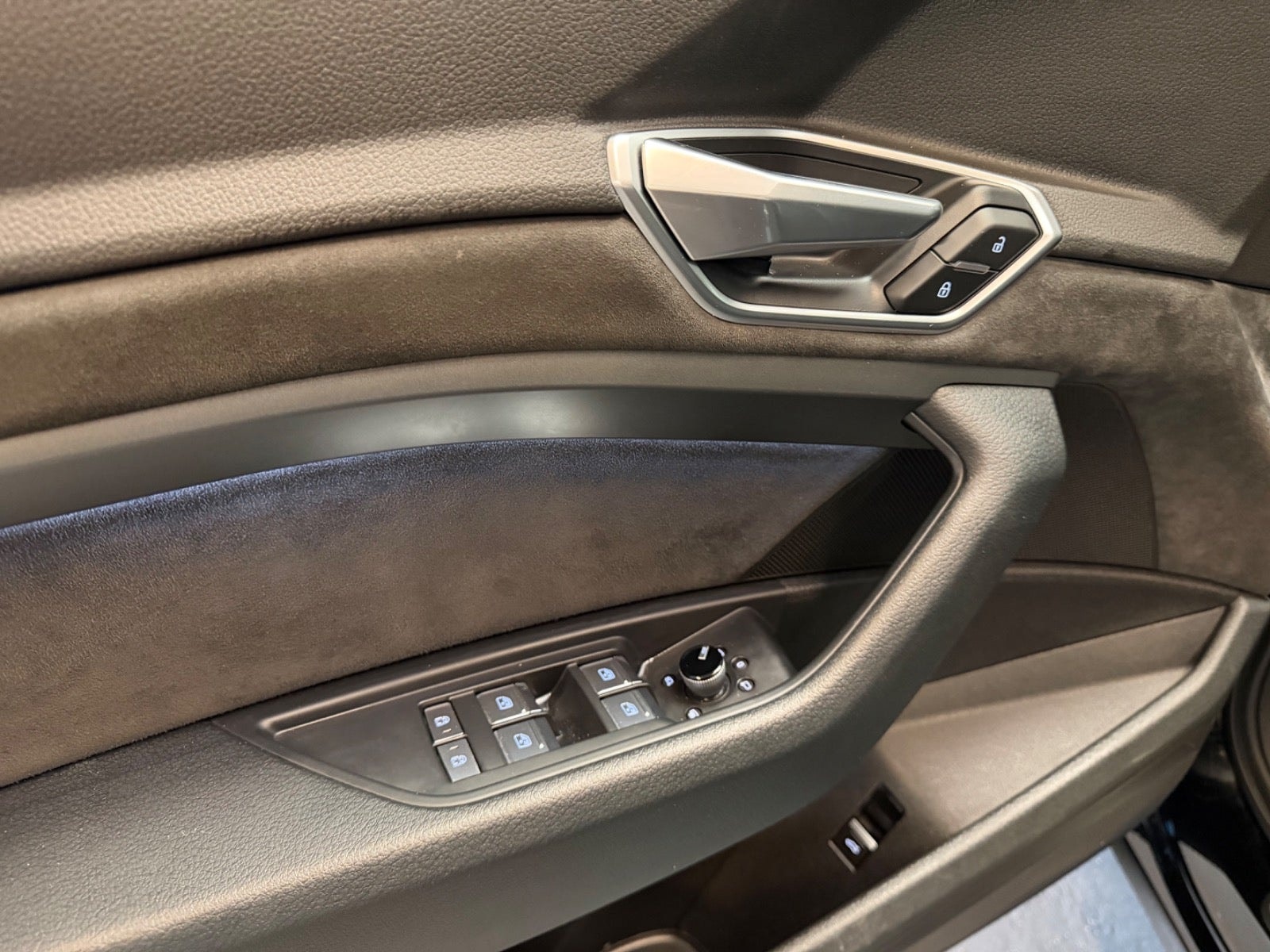 Audi e-tron 55 quattro, 408ps, 2020