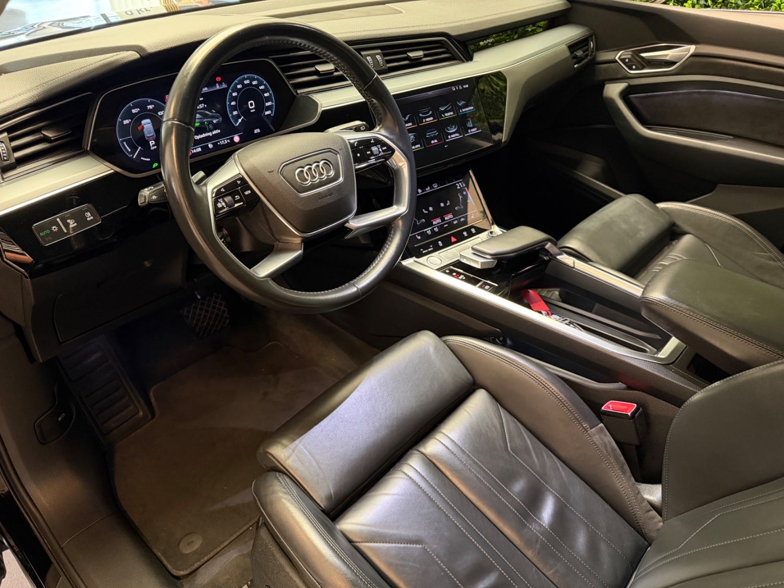 Audi e-tron 55 quattro, 408ps, 2020