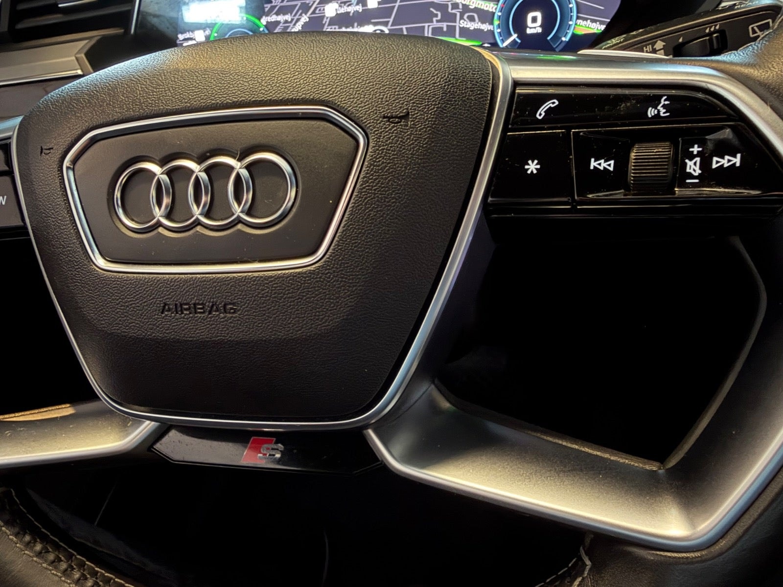 Audi e-tron 55 quattro, 408ps, 2020