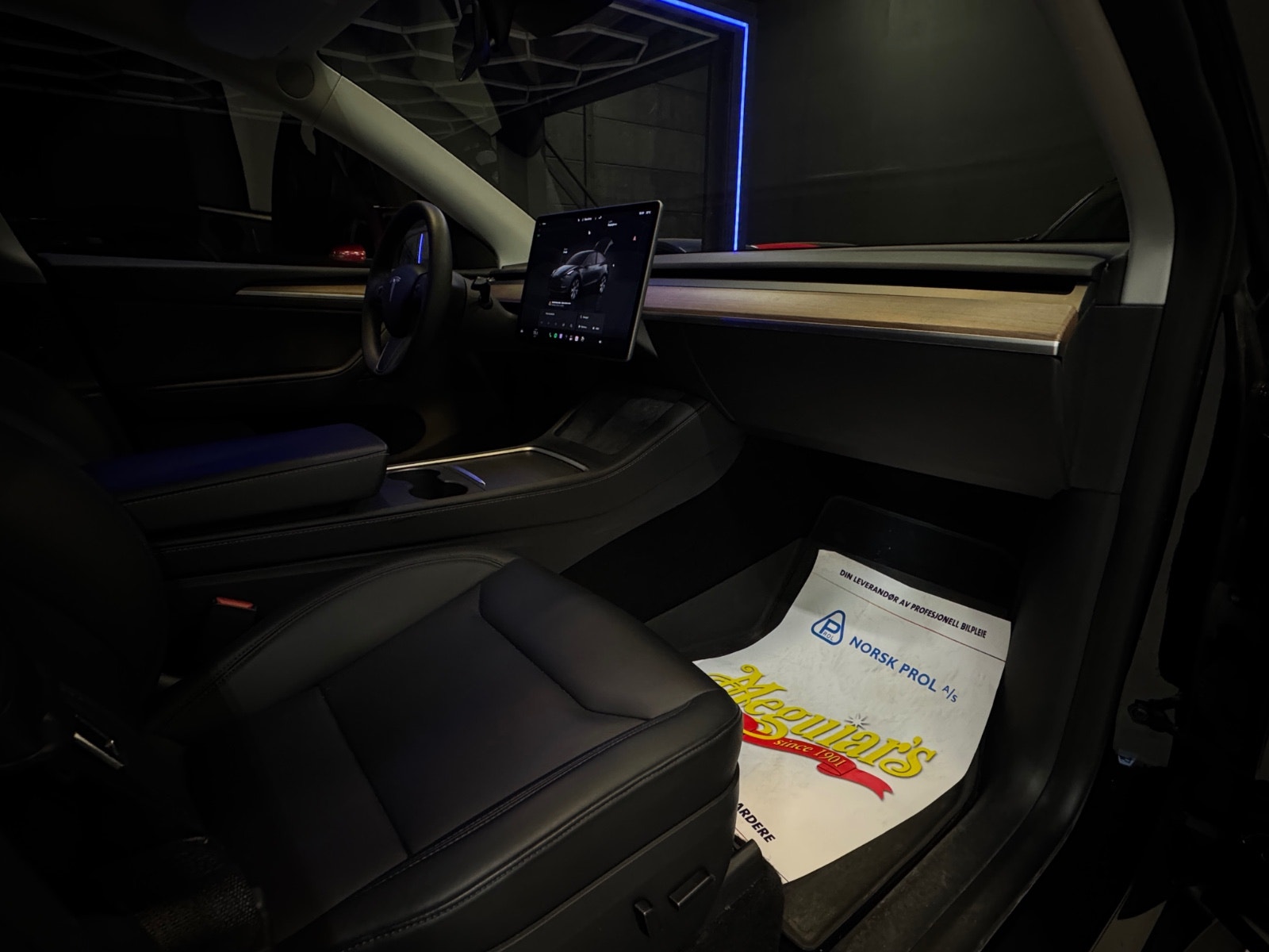Tesla Model Y Long Range AWD, 514ps, 2023