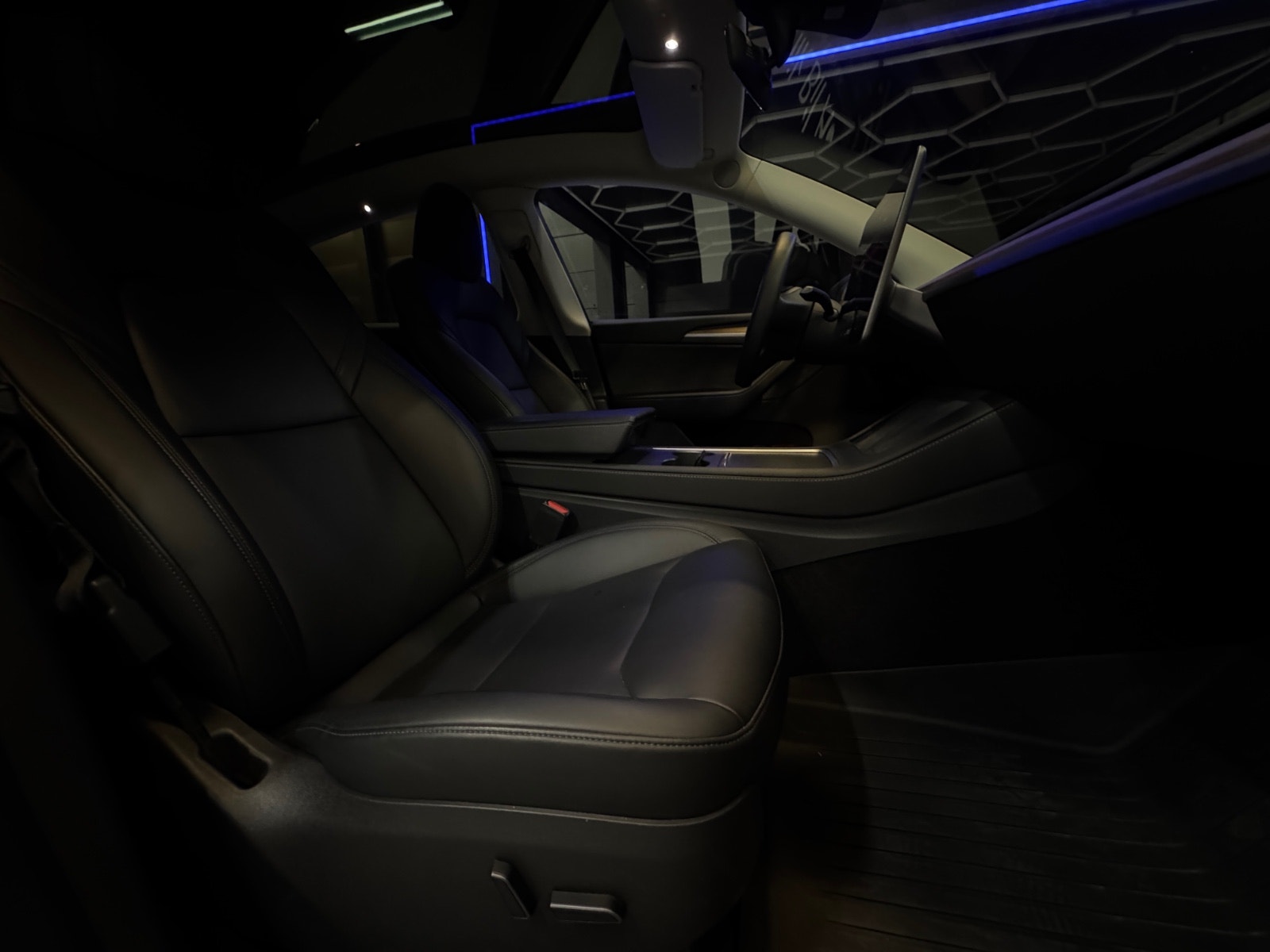 Tesla Model Y Long Range AWD, 514ps, 2023