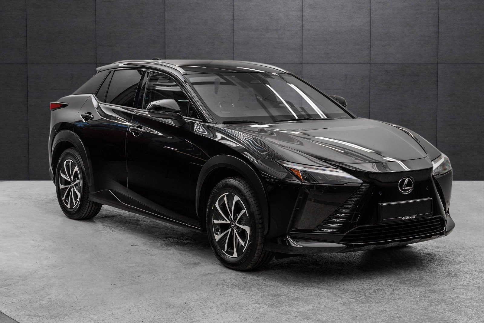 Lexus RZ 300e, 204ps, 2024