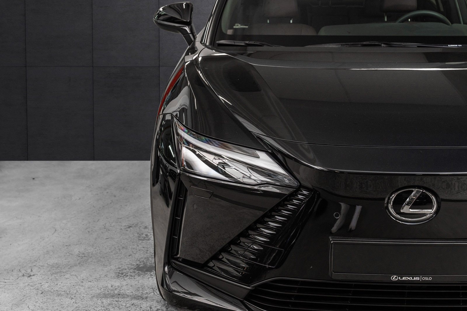 Lexus RZ 300e, 204ps, 2024