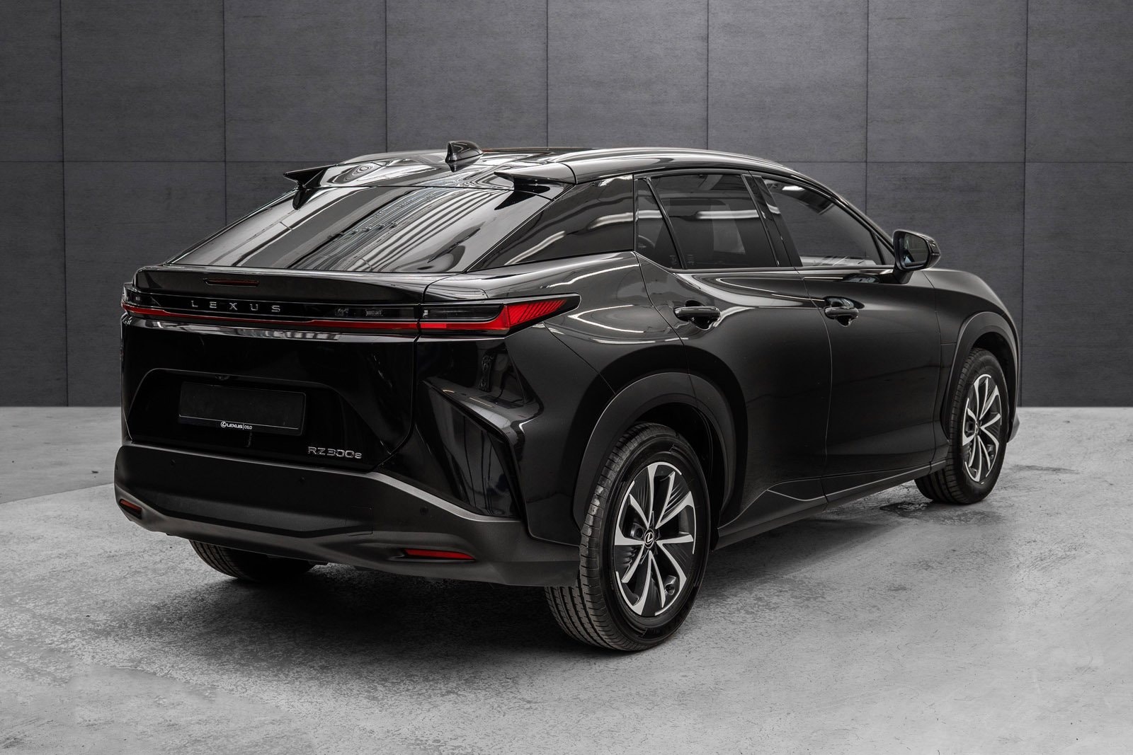 Lexus RZ 300e, 204ps, 2024