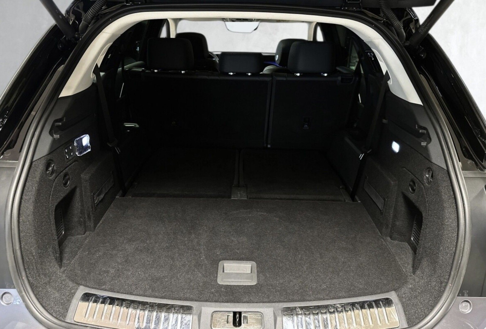 Hongqi E-HS9 Premium 99 kWh AWD, 551hk, 2022