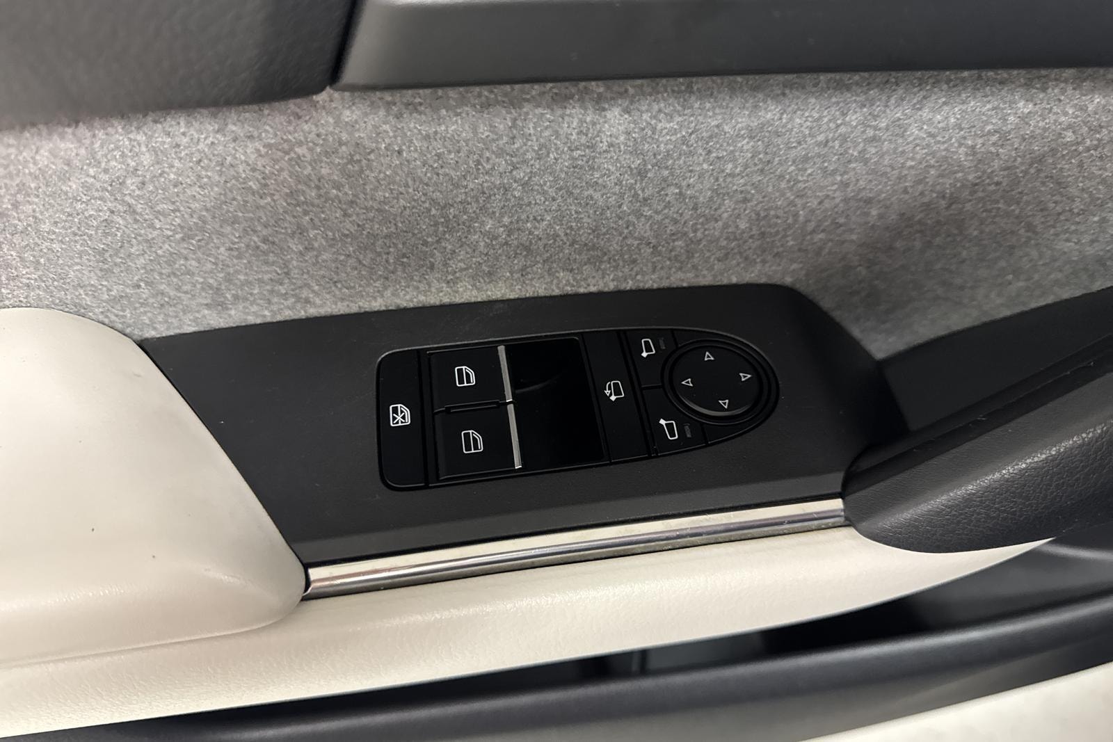 Mazda MX-30 e-Skyactiv EV, 143ps, 2022