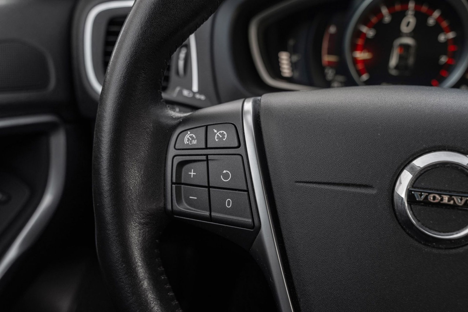 Volvo V40 T2 Manual, 6-trins, 122ps, 2018