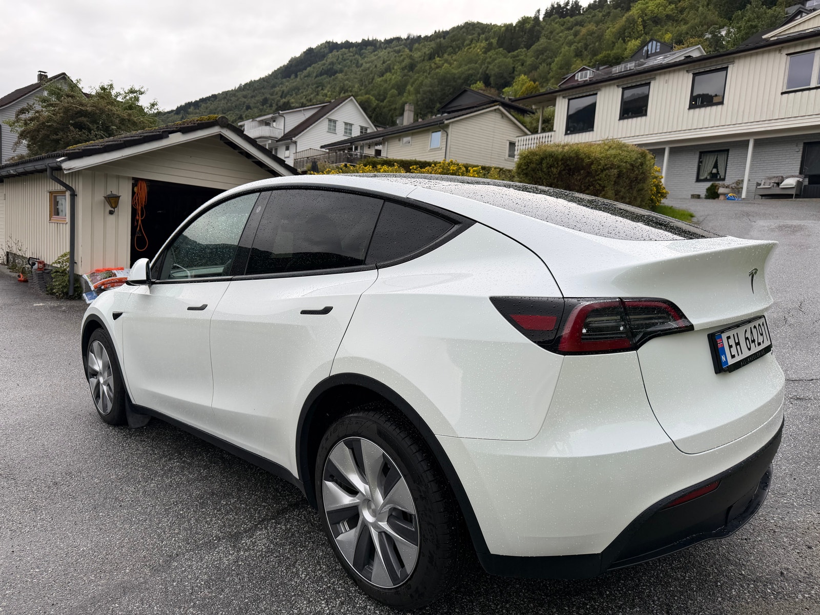 Tesla Model Y Long Range AWD, 514hp, 2024