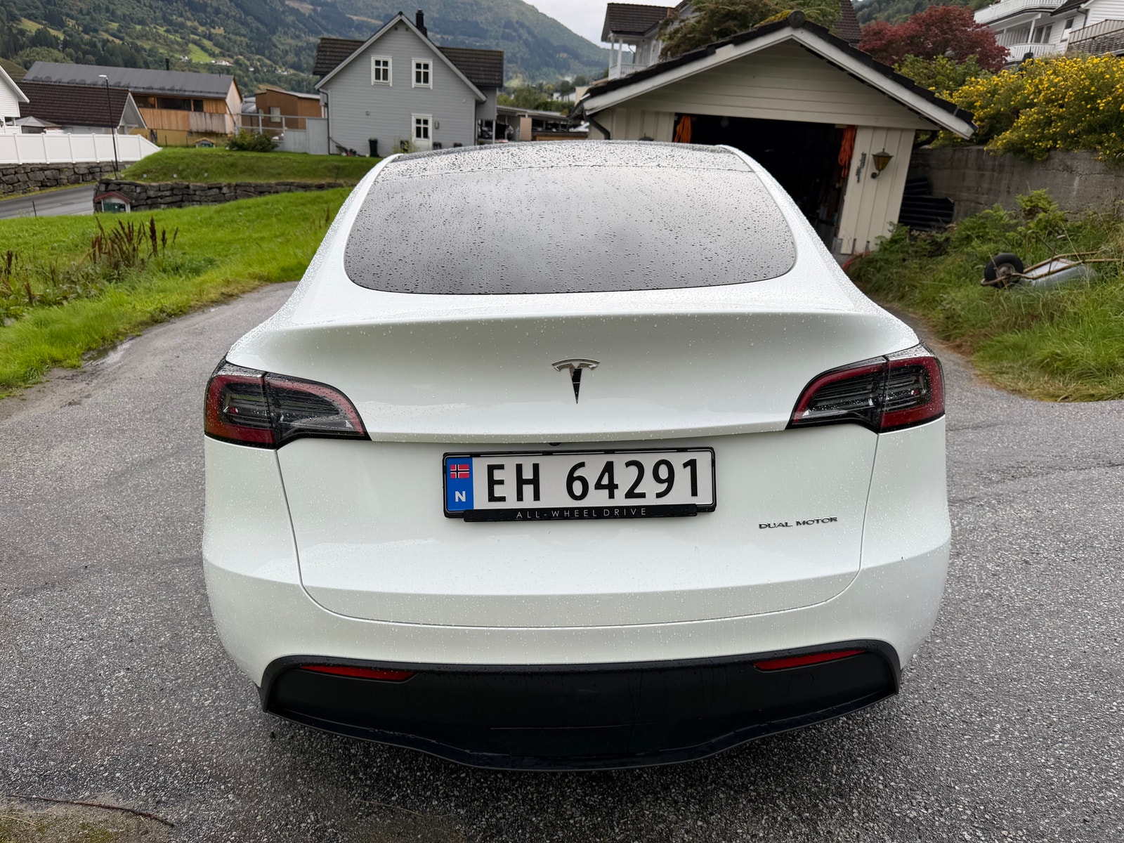 Tesla Model Y Long Range AWD, 514hp, 2024