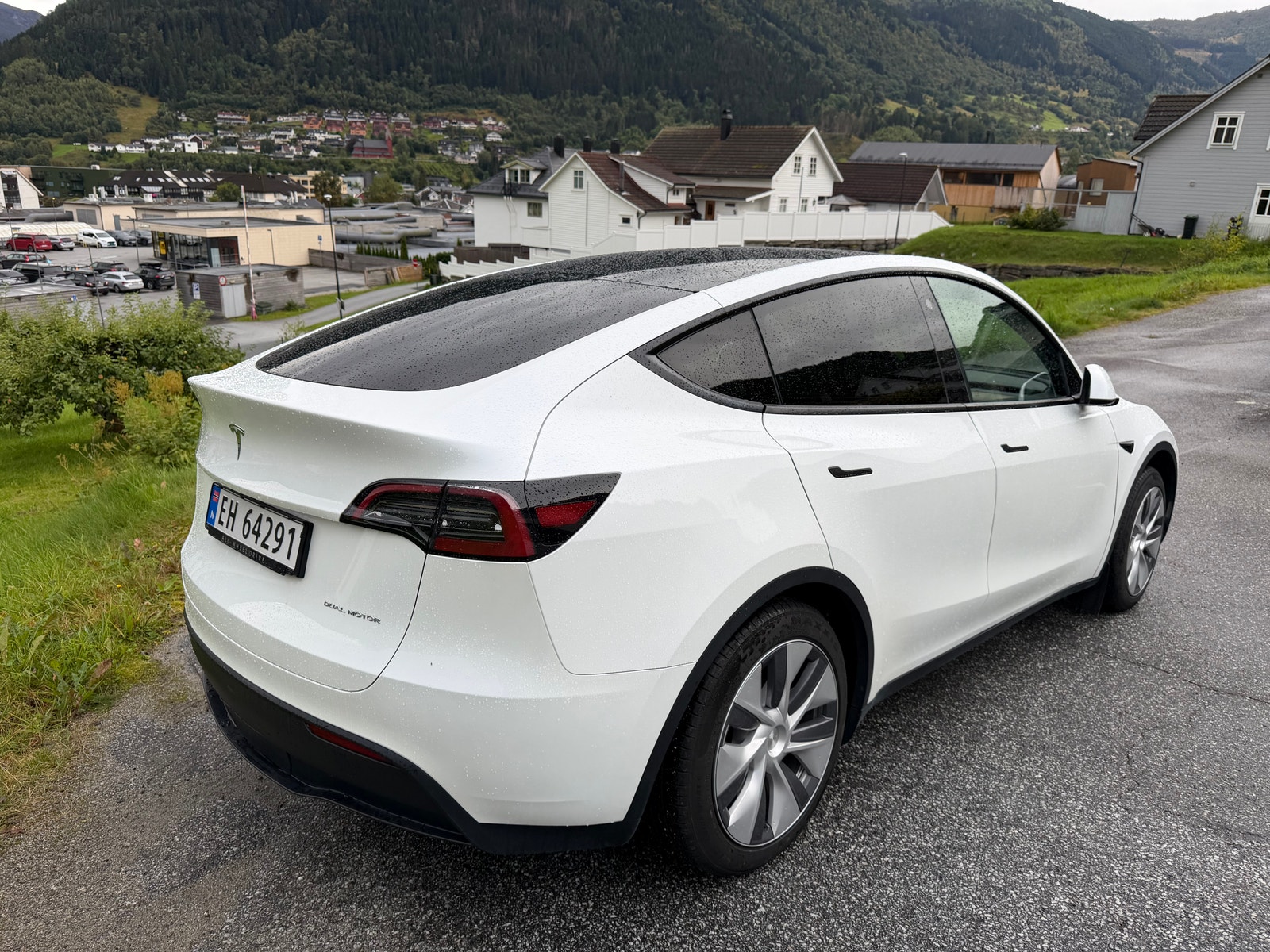 Tesla Model Y Long Range AWD, 514hp, 2024
