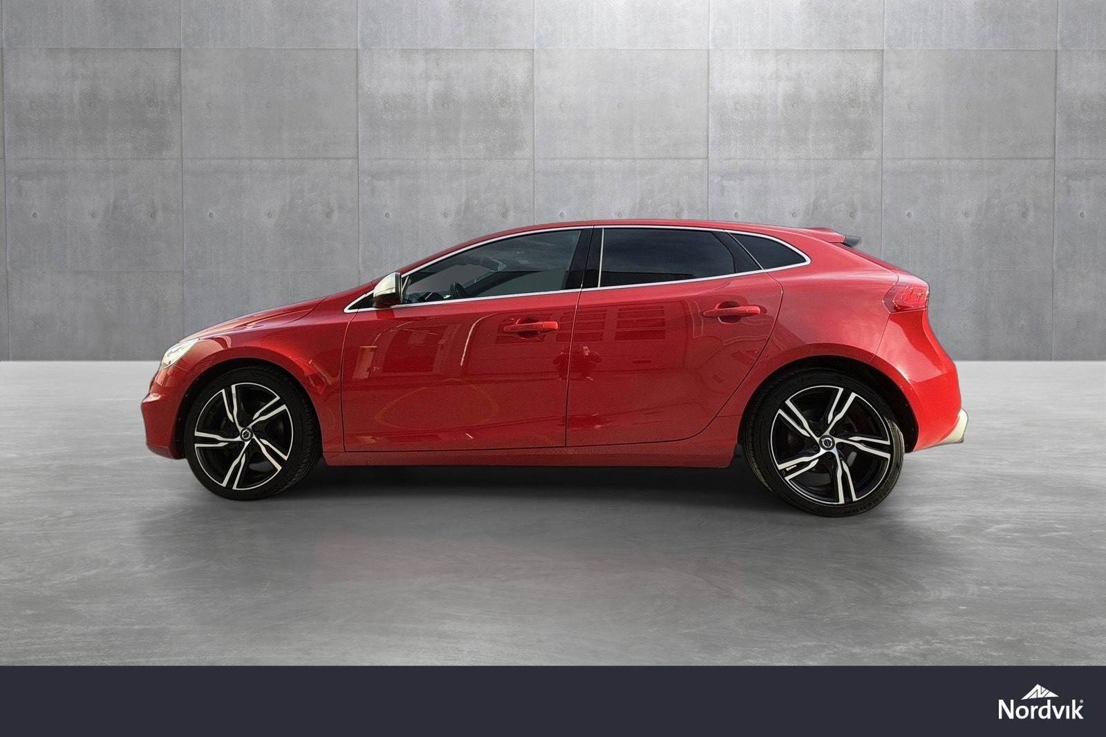 Volvo V40 T2 Manuell, 6-trinn, 122hk, 2017