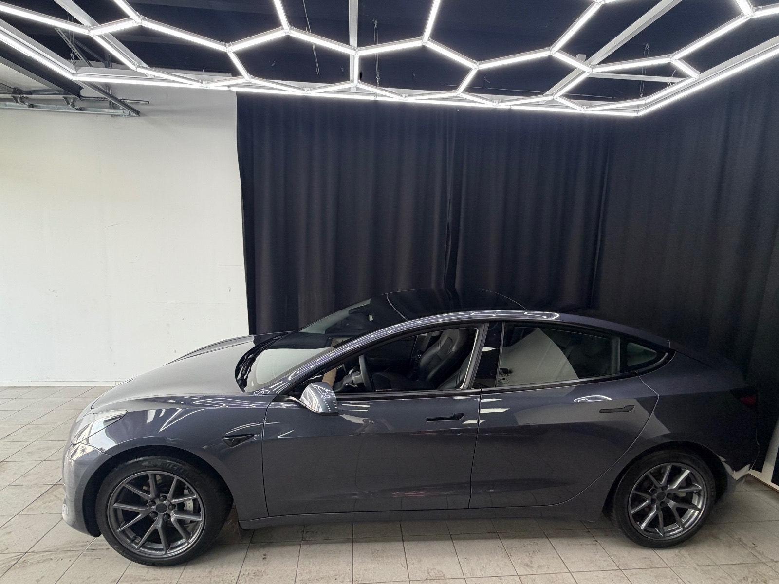 Tesla Model 3 Standard Range Plus, 325ps, 2021