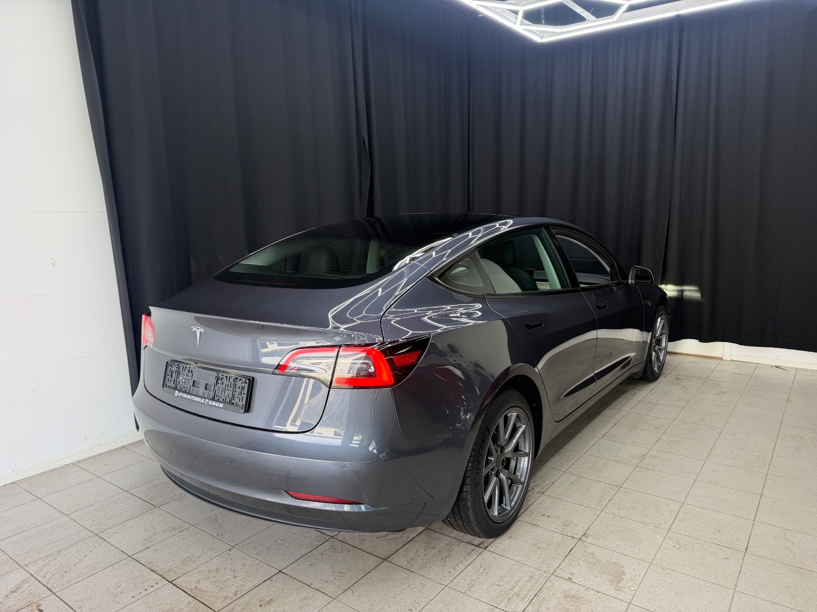 Tesla Model 3 Standard Range Plus, 325ps, 2021
