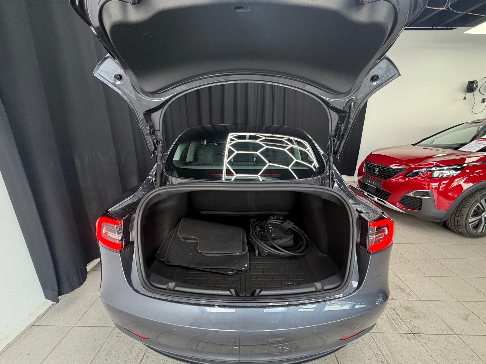 Tesla Model 3 Standard Range Plus, 325ps, 2021