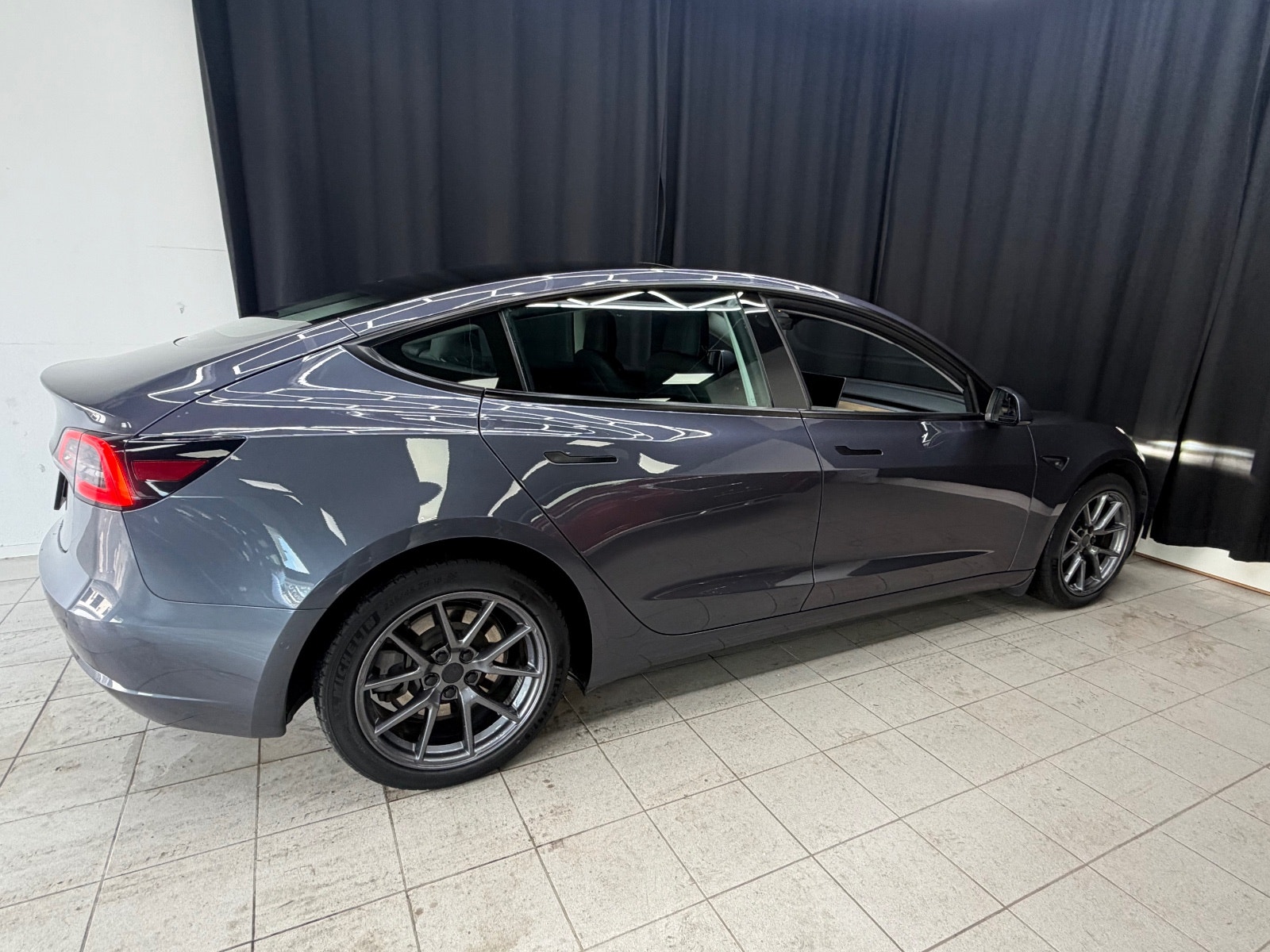 Tesla Model 3 Standard Range Plus, 325ps, 2021