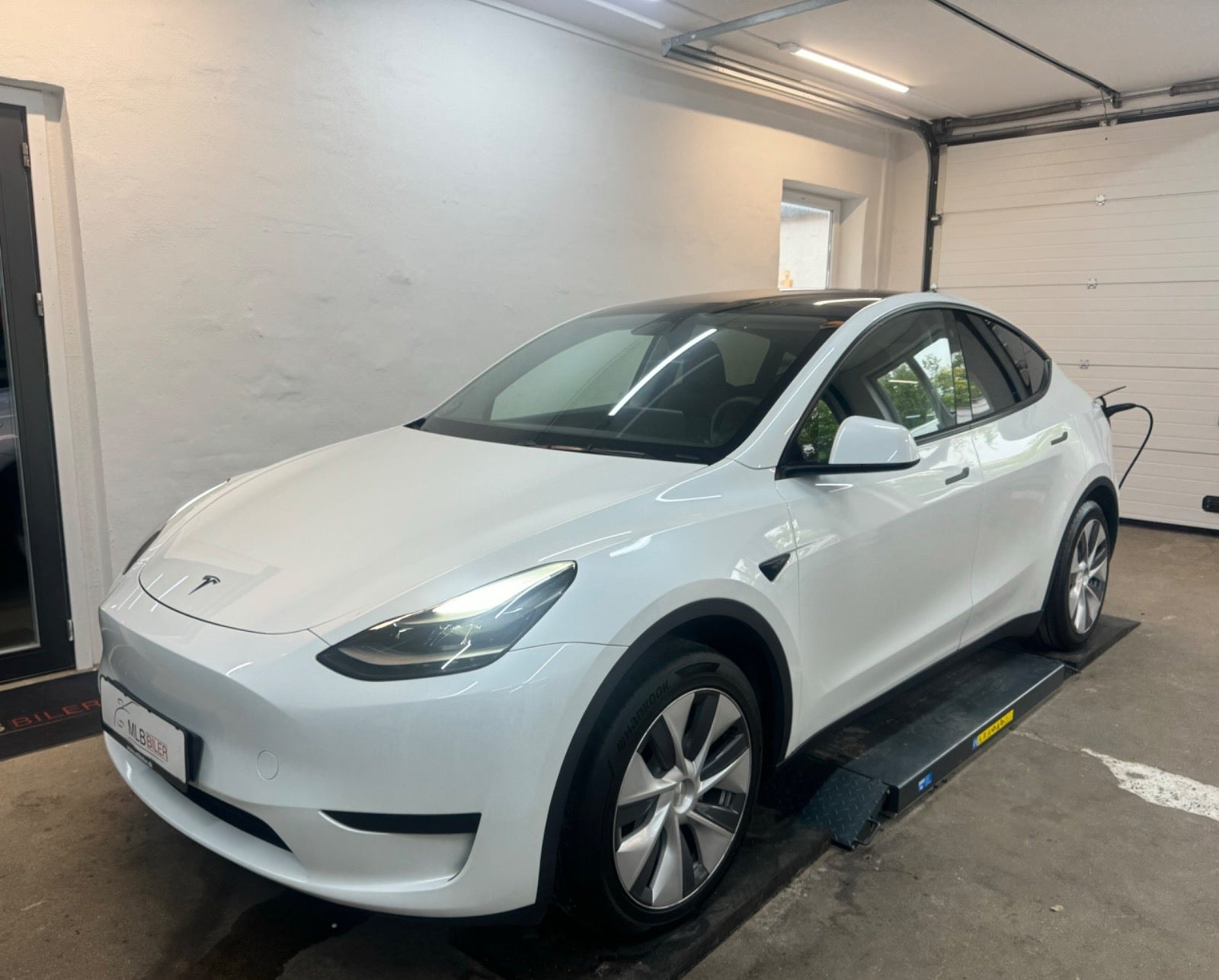 Tesla Model Y Long Range RWD, 347hp, 2024