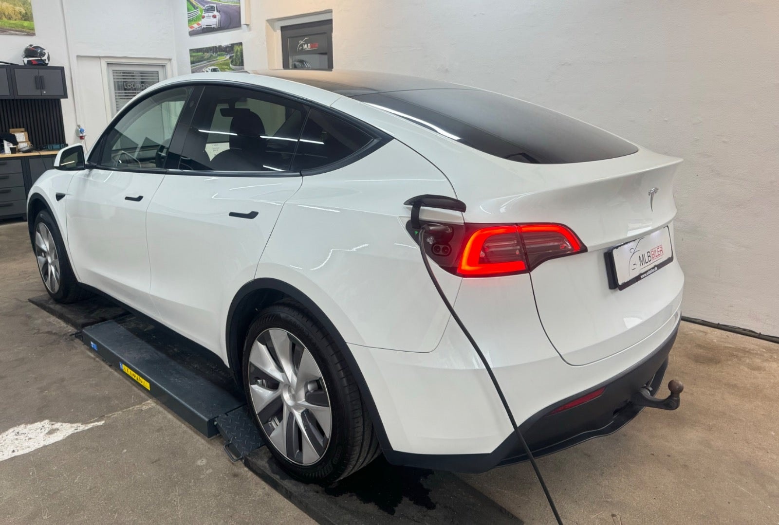 Tesla Model Y Long Range RWD, 347hp, 2024