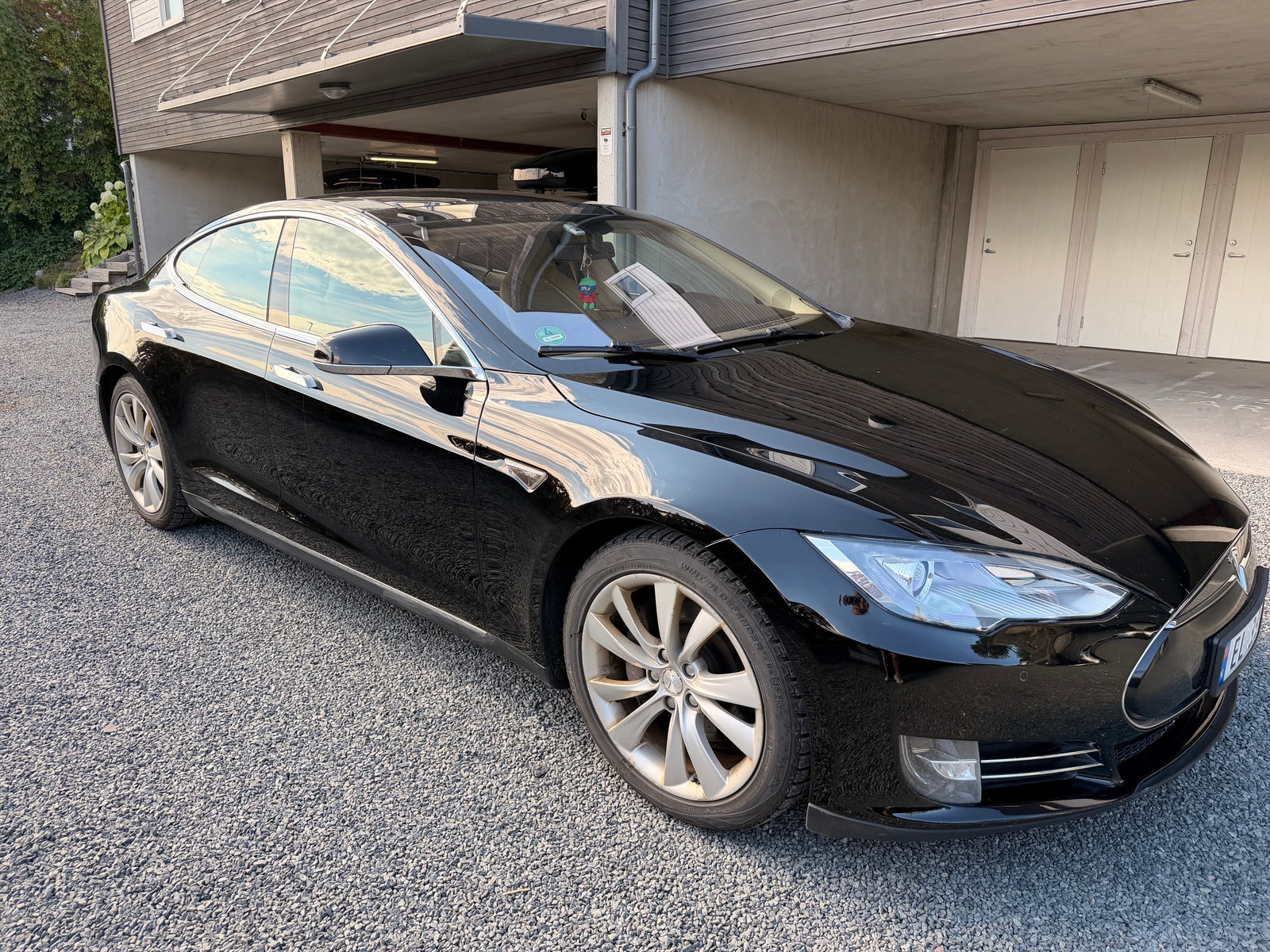 Tesla Model S 85, 378hp, 2014