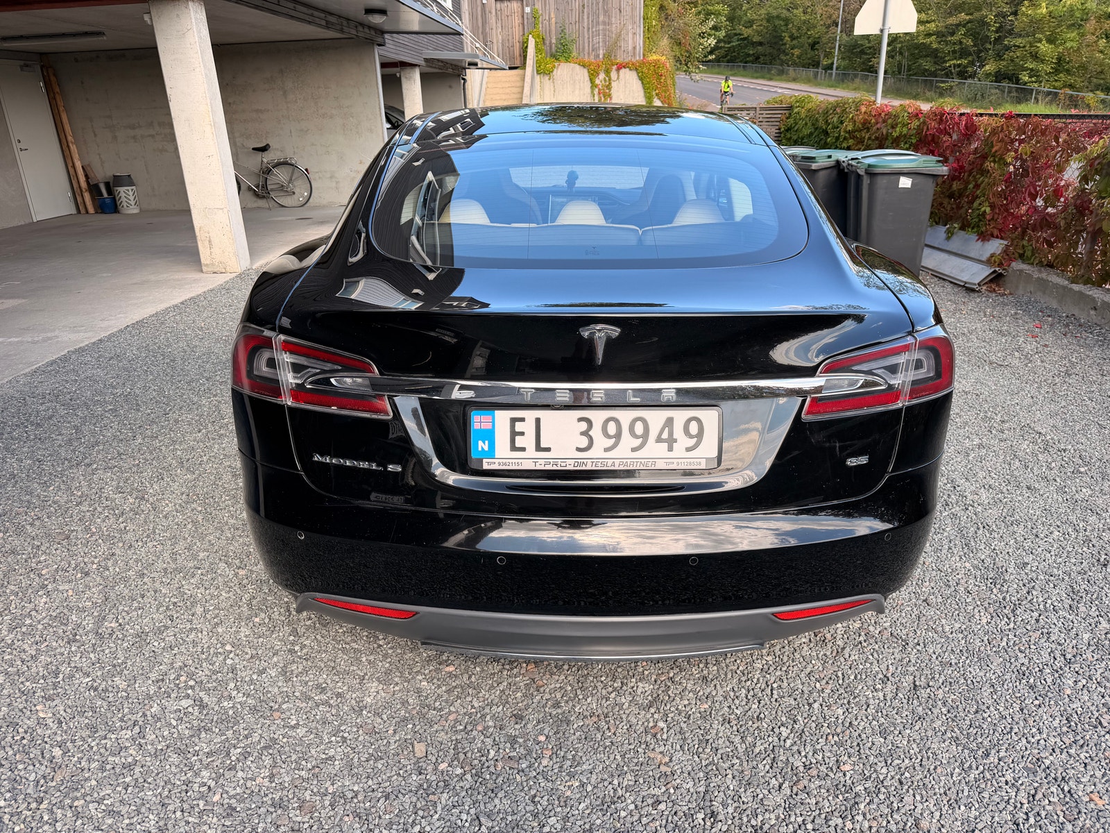 Tesla Model S 85, 378hp, 2014