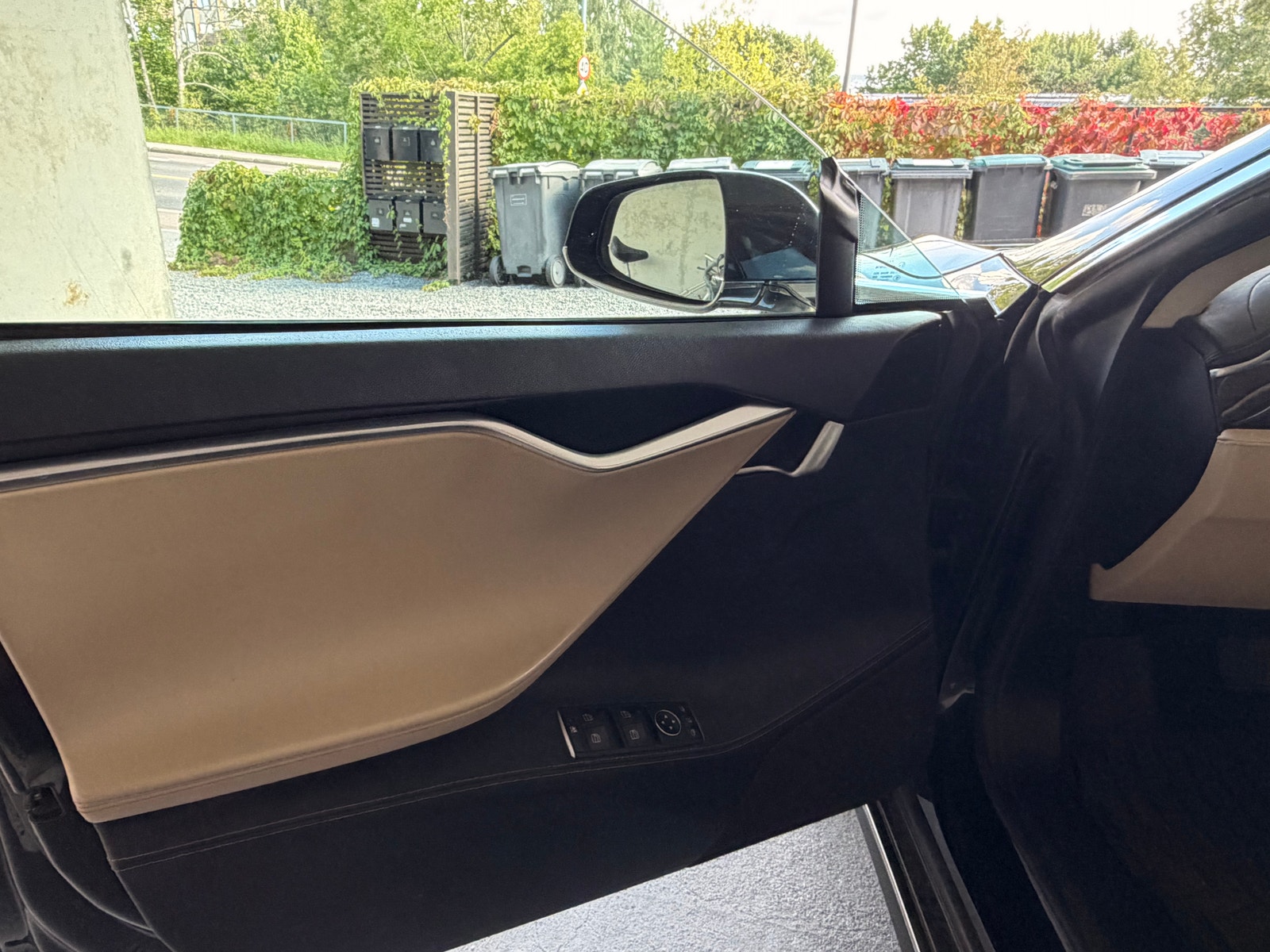 Tesla Model S 85, 378hp, 2014