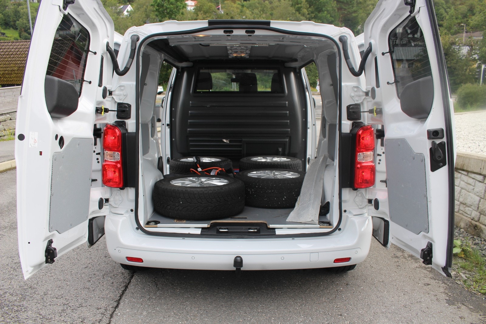 Peugeot e-Expert 75, 136hp, 2023