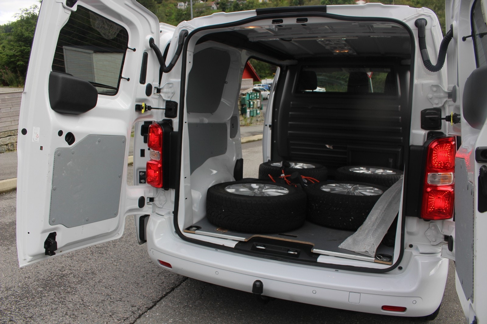 Peugeot e-Expert 75, 136hp, 2023