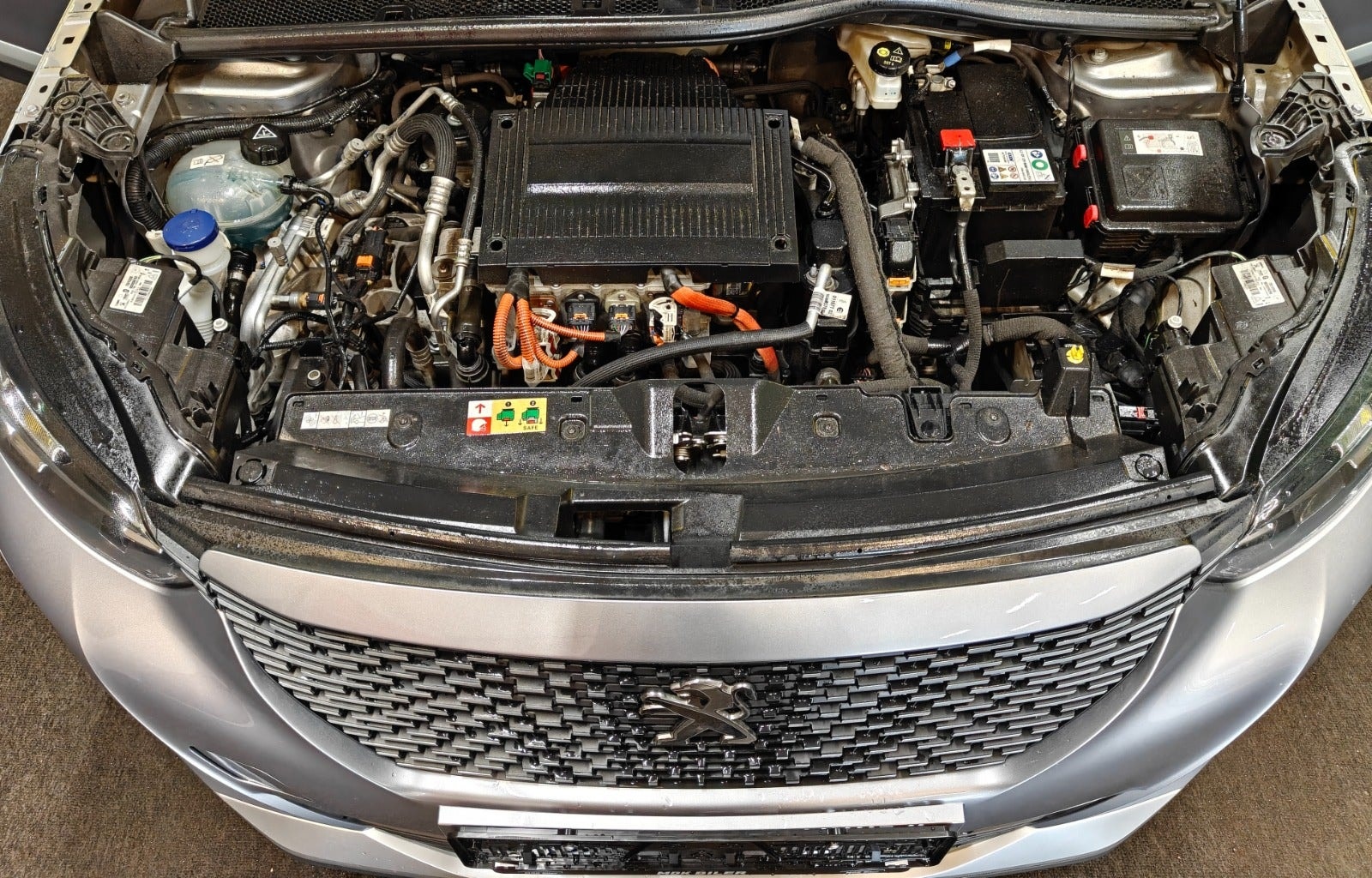 Peugeot e-2008, 136ps, 2022