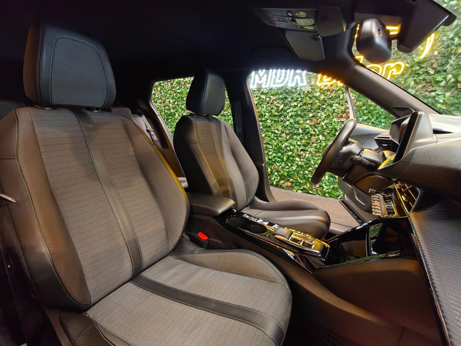 Peugeot e-2008, 136ps, 2022
