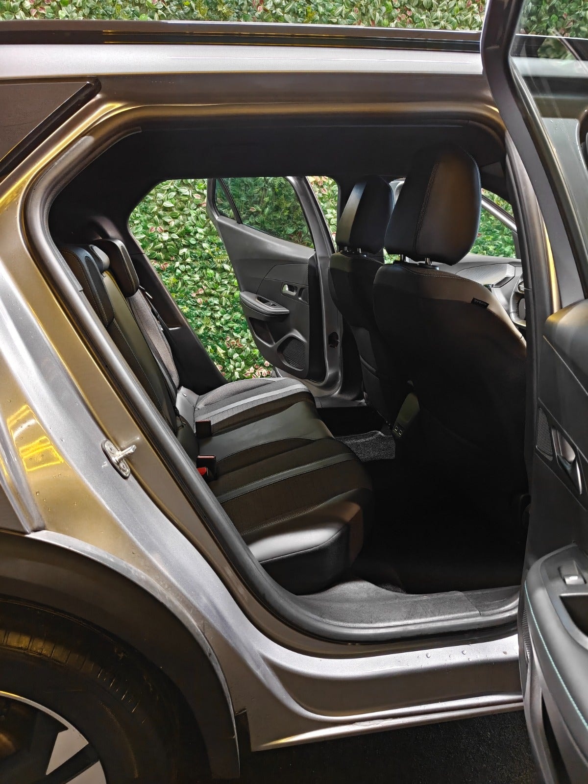 Peugeot e-2008, 136ps, 2022