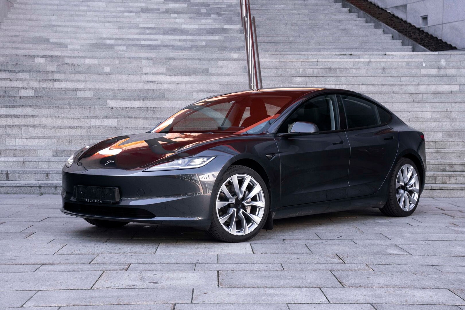Tesla Model 3 Long Range AWD, 498ps, 2024