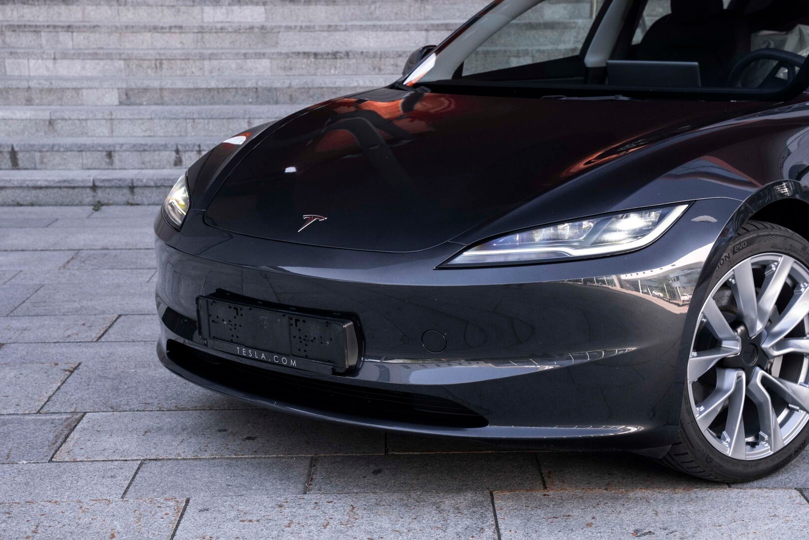 Tesla Model 3 Long Range AWD, 498ps, 2024