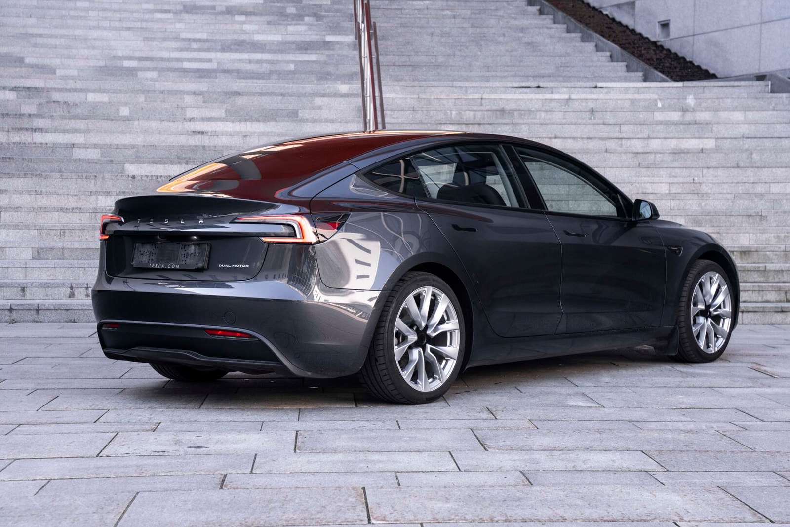 Tesla Model 3 Long Range AWD, 498ps, 2024
