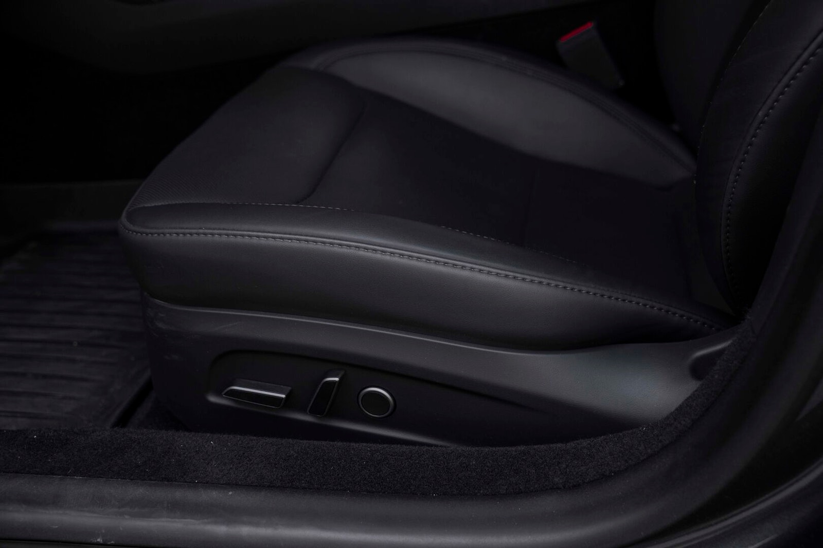 Tesla Model 3 Long Range AWD, 498ps, 2024