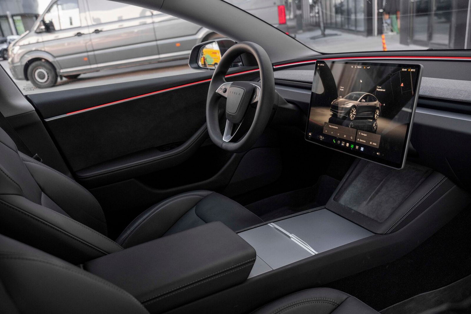 Tesla Model 3 Long Range AWD, 498ps, 2024